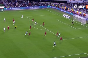 阿尔马达空门不进！梅西冲入禁区倒三角，阿尔马达一脚踢飞！