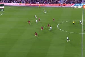 梅西挑射破门！帕雷德斯外脚背挑传小蜘蛛，小蜘蛛禁区内无私助攻