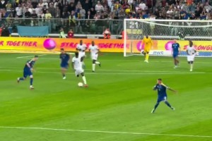 琼阿梅尼外脚背送出精彩传球，姆巴佩单刀挑射送给了门将