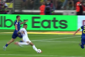 姆总超强个人能力！姆巴佩单挑后卫杀入禁区卧射破门！