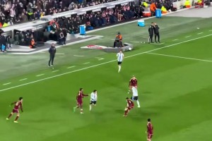 虽然越位了，但梅西前插挑射这射门技术当今没多少人会