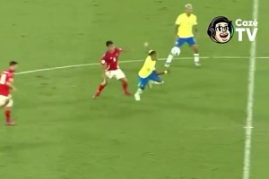 这才是巴西足球！埃斯特旺人球分过+拉菲尼亚完成精彩摆脱防守