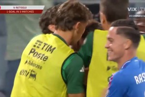 意大利再下一城！雷特吉弧顶处射门得手！拉斯帕多里横传助攻！