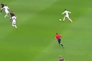 半场以内皆射程！这个位置你竟然敢放C罗？