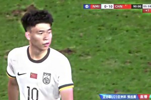 比赛最后时刻王钰栋对对手爆国粹：发Q发Q