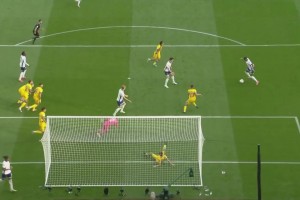 连失良机！马杜埃凯过人妙传，埃泽爆射被扑拉什福德补射打偏！