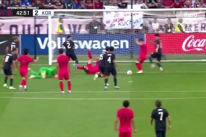 戏耍美国防线！韩国队精彩团队配合！孙兴慜助攻李东炅脚后跟破门