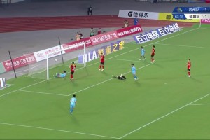 失点四分钟后遭惩罚！苏州队门将郭昊出击失误送盛家豪包抄得手