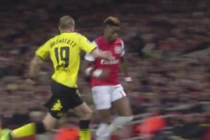 还有阿森纳球迷记得他这记助攻吗？这带球节奏，真的太棒了！