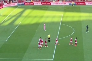 这球真的不讲理！现场球迷视角看：哈弗茨长驱直入单刀冷静破门！