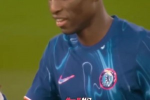 张路：杰克逊一旦射门这层窗户纸捅开，绝对不得了！