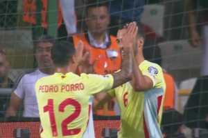 赏心悦目！西班牙Tiki-Taka戏耍土耳其后防 梅里诺禁区内推射破门