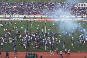 人口60万的佛得角距离首次晋级世界杯一步之遥,球迷冲入球场庆祝