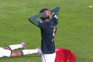 爆冷击败巴西晋级世界杯附加赛❗️玻利维亚球员赛后流泪庆祝