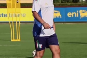 加图索带意大利队这些小鸡仔真是手拿把掐，不老实真的会给大逼兜