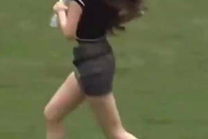 当女队医出场的那一刻，网友直呼：对手已经输了……