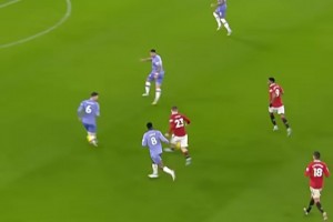 健康的卢克-肖攻防一体！那几年他是英超最强左后卫！