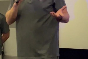 申花家庭日活动，斯卢茨基就近期球队表现向球迷们道歉!