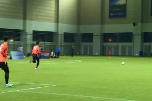 男足训练时脚对脚爆射，不敢想象有甲沟炎的话这一脚下去有多酸爽