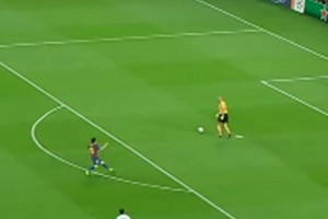 轻描淡写过掉所有防守！名场面：帕托24秒攻破巴萨大门！