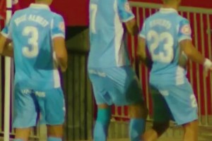 昔日曼联水货贝贝也成老妖了，在西协甲打进电梯球