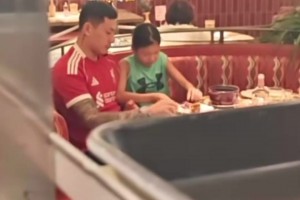 王大雷此前透露自己小时候是曼联球迷，结果被人拍到现在穿利物浦
