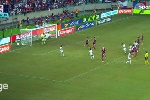 绝杀时刻！巴尔博萨轰出惊天世界波，这脚力量和弧线实在太棒了！