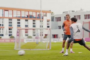 群魔乱舞！拜仁队内此前的抢圈训练！这咋这么激动呢？