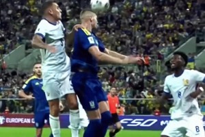 门线后脑勺解围！法国队：可别小看我们二次元！