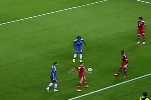 欧冠官推怒赞！里贝里这脚风骚转移惊呆蓝军众将