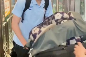 这才是真爱！申花球迷机场接机，并为斯卢茨基献花