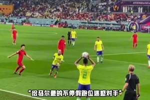 拿球丝毫不慌！内马尔边线球破解多人包围圈！