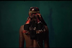 这……被绑架了就眨眨眼！奥利塞的“性感”广告！