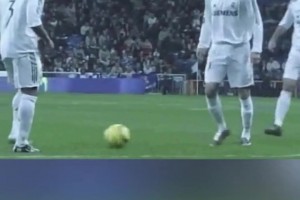 当小贝和卡洛斯一起站在任意球前时，求对手门将的心理阴影面积！