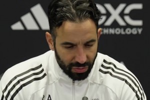 不再坚持343阵型❓️阿莫林：或许我得做出调整，激发球员潜力