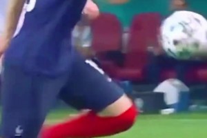 完美的一停一射！当年本泽马这球，尽显顶级前锋风采！