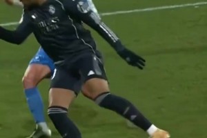 这就是当今足坛战力第一人的恐怖？姆巴佩这次过人真的太轻松了！