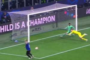 欧冠官推：当阿瑙托维奇破门后，这位内拉祖里的泪水成为经典永恒