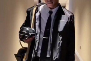 奖杯溢出！亚马尔获环足奖最佳U23球员、 最佳前锋、 马拉多纳奖