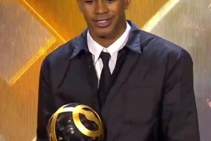 引发争议！亚马尔击败登贝莱，拉菲尼亚等球员当选最佳前锋奖！