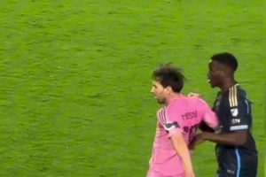 TyC在25年收视率最高片段之一：梅西因对方推搡犯规而恼怒！