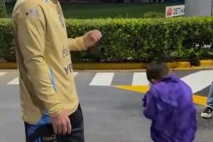 他是无数人的偶像！梅西那些与球迷的温馨时刻！