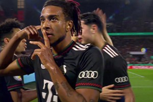 教科书式的攻守转换！拜仁：反击，只需三脚传递！