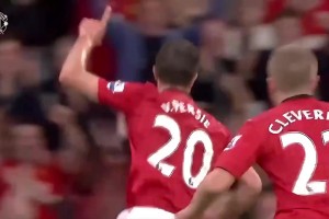 历史级别的终结能力！你还记得，范佩西加盟曼联后的联赛首球吗？