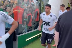 万众期待！名场面：客队球迷表示，我们也是来看内马尔的！