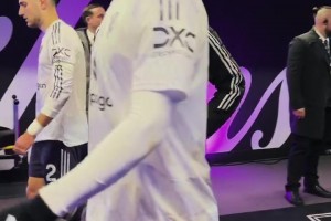 要变成最火的庆祝动作了吗？盘点球员们的“三分进袋”！