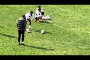 实战派！邵佳一曾在西海岸训练场上演任意球圆月弯刀