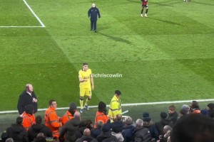 比赛结束后，范德芬、波罗和帕利尼亚与热刺球迷产生争执