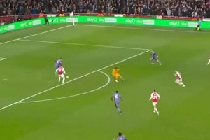 超级超级巨大失误！当年马丁内利硬生生撞开范戴克破门