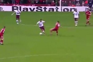 欧冠名场面！沃尔科特对阵利物浦上演世纪助攻